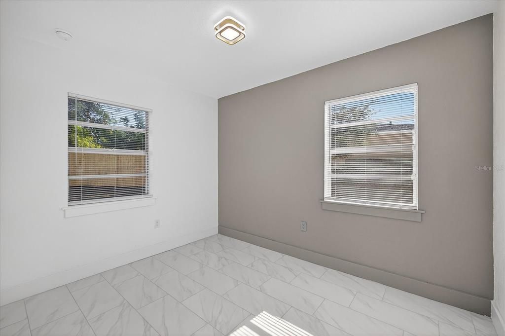 For Sale: $349,900 (3 beds, 2 baths, 1055 Square Feet)