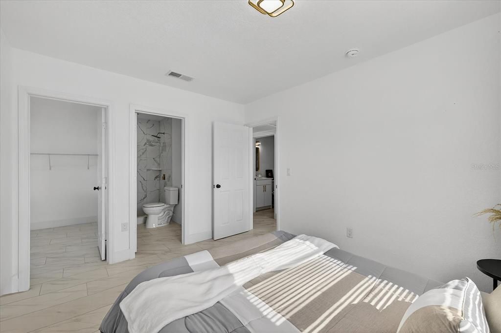 For Sale: $349,900 (3 beds, 2 baths, 1055 Square Feet)