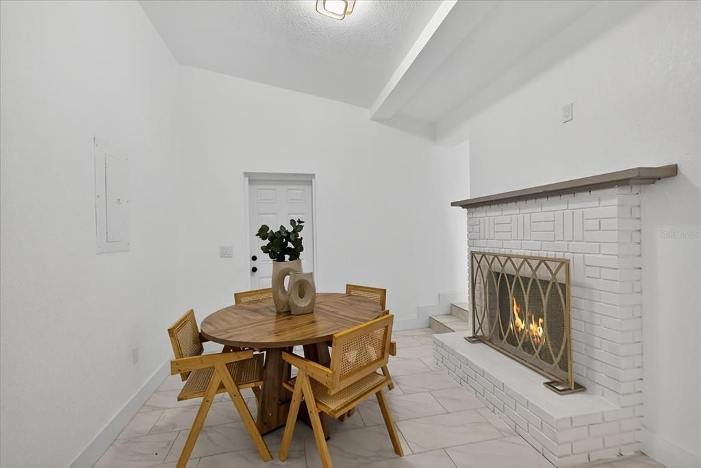 For Sale: $349,900 (3 beds, 2 baths, 1055 Square Feet)