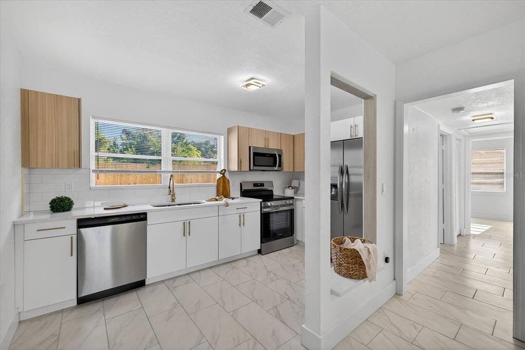 For Sale: $349,900 (3 beds, 2 baths, 1055 Square Feet)