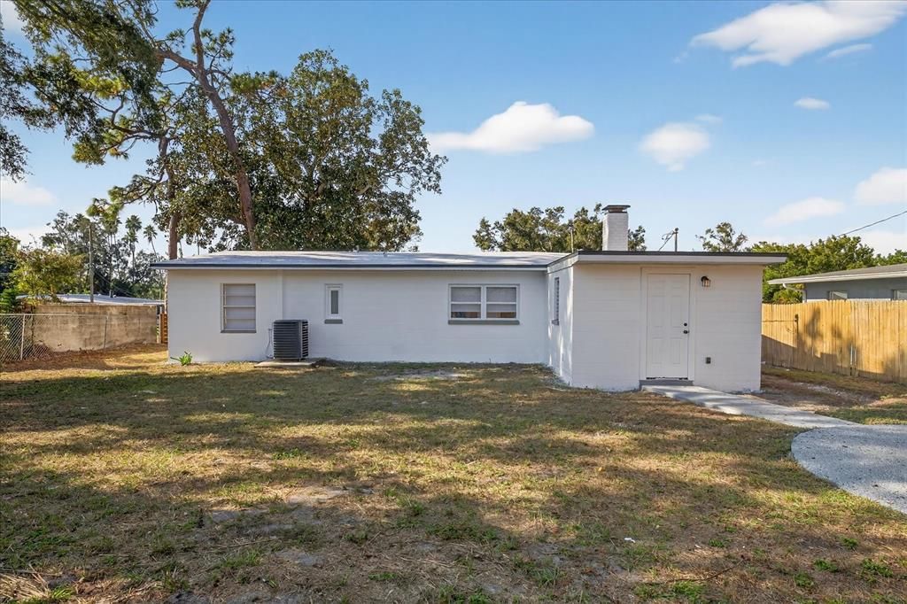 For Sale: $349,900 (3 beds, 2 baths, 1055 Square Feet)