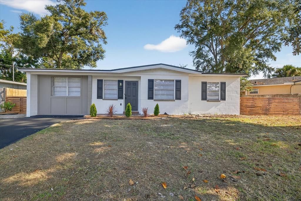 For Sale: $349,900 (3 beds, 2 baths, 1055 Square Feet)