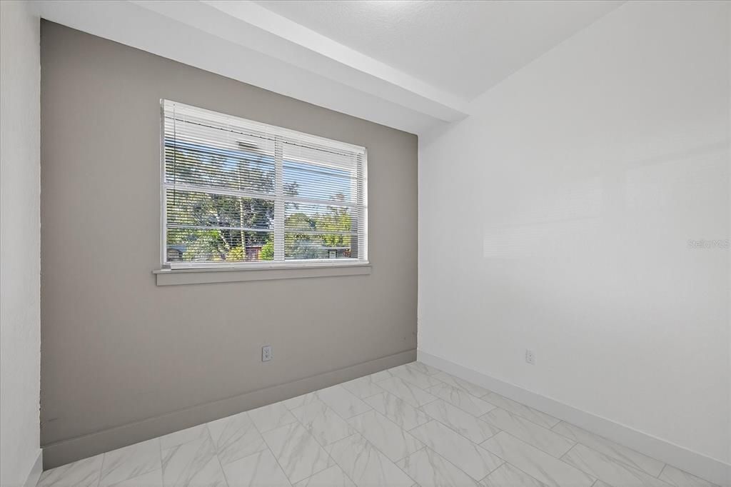 For Sale: $349,900 (3 beds, 2 baths, 1055 Square Feet)