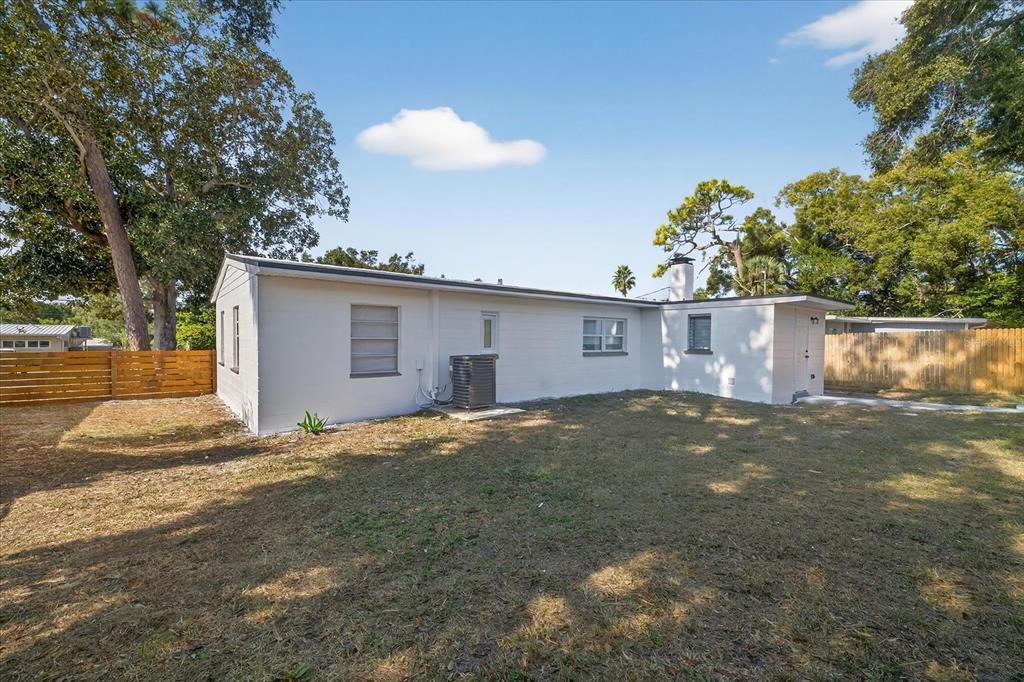 For Sale: $349,900 (3 beds, 2 baths, 1055 Square Feet)