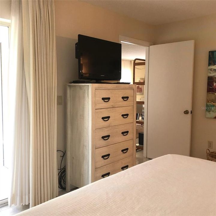 For Rent: $3,800 (2 beds, 2 baths, 1127 Square Feet)