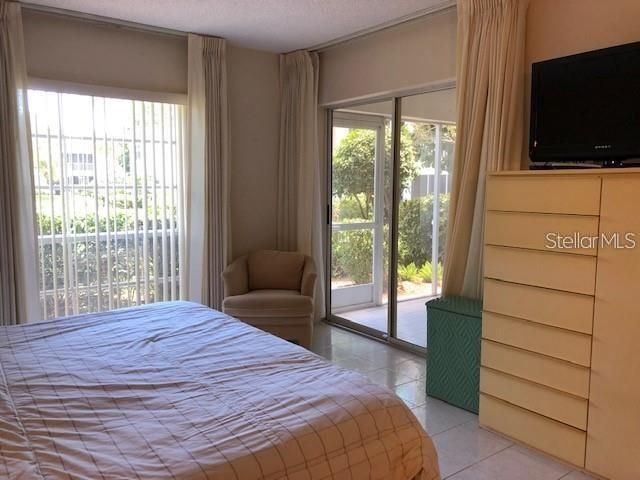 For Rent: $3,800 (2 beds, 2 baths, 1127 Square Feet)