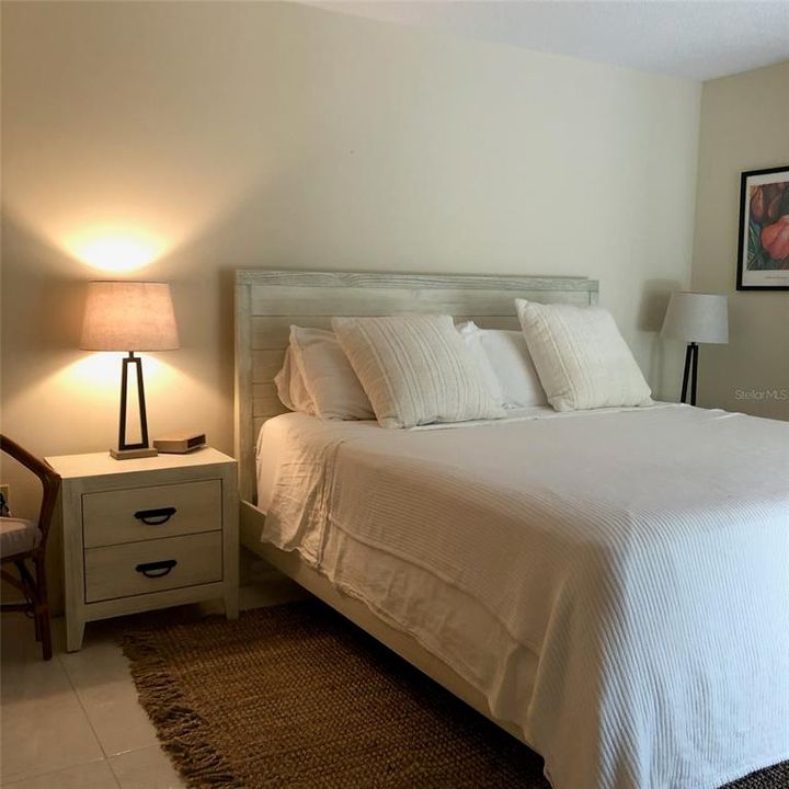 For Rent: $3,800 (2 beds, 2 baths, 1127 Square Feet)