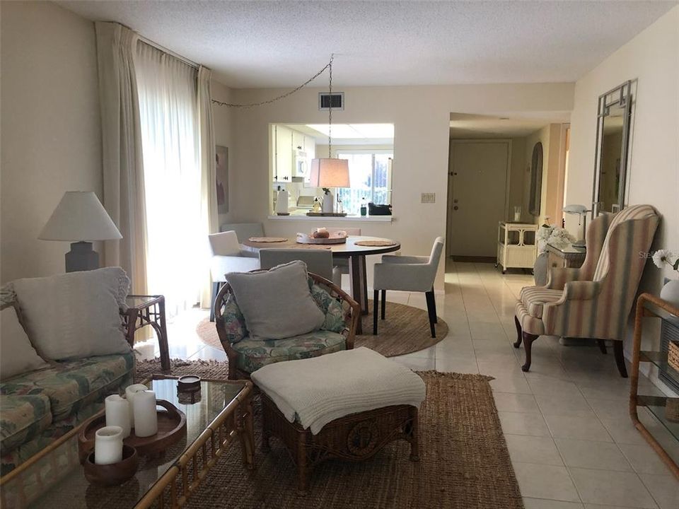 For Rent: $3,800 (2 beds, 2 baths, 1127 Square Feet)