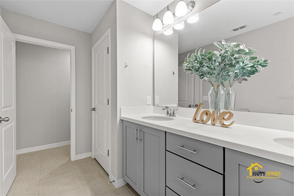 出租: $3,100 (3 贝兹, 3 浴室, 2016 平方英尺)