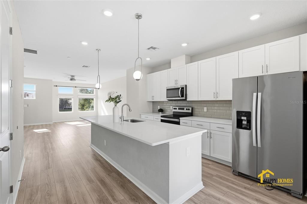 出租: $3,100 (3 贝兹, 3 浴室, 2016 平方英尺)