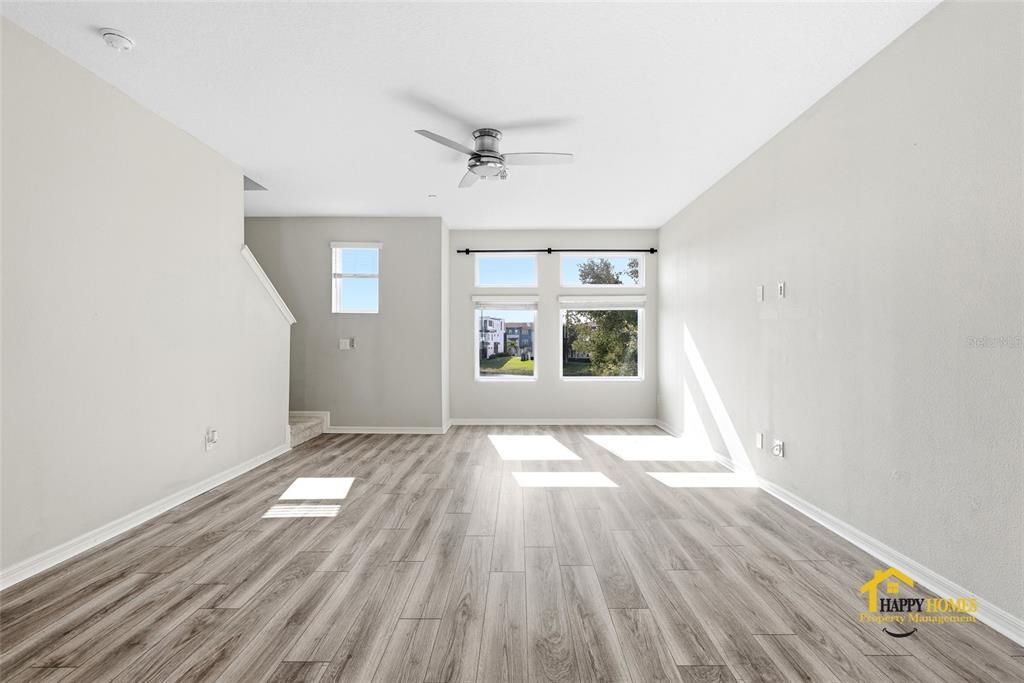 出租: $3,100 (3 贝兹, 3 浴室, 2016 平方英尺)