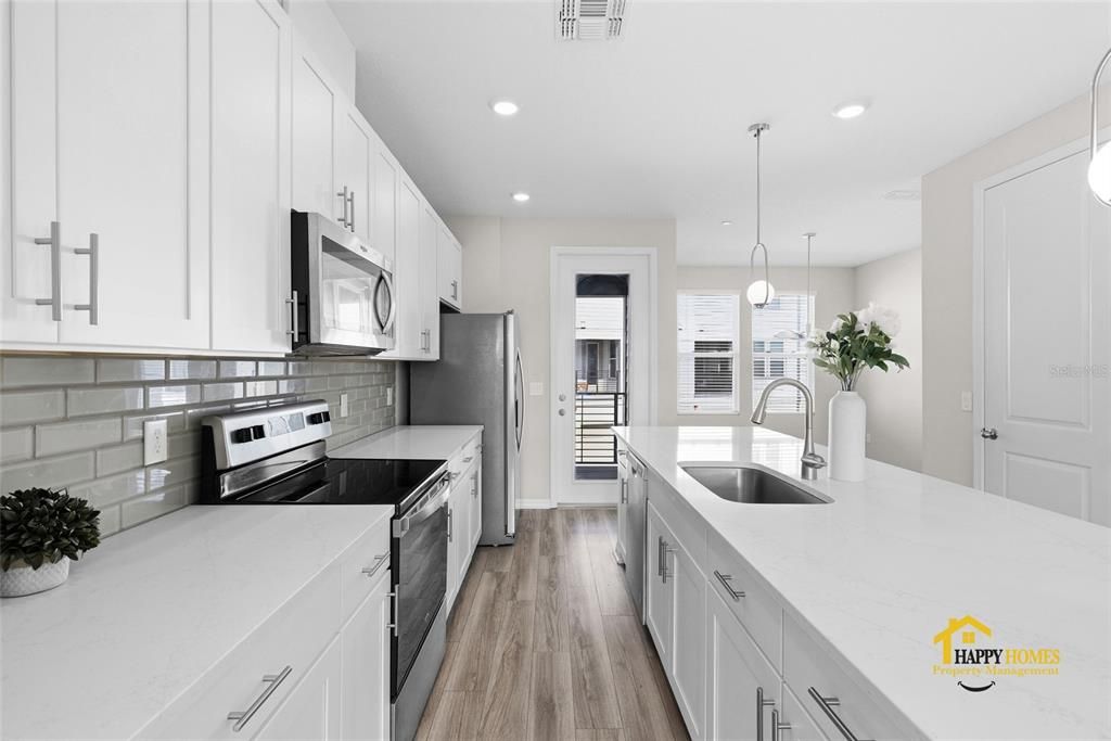 出租: $3,100 (3 贝兹, 3 浴室, 2016 平方英尺)