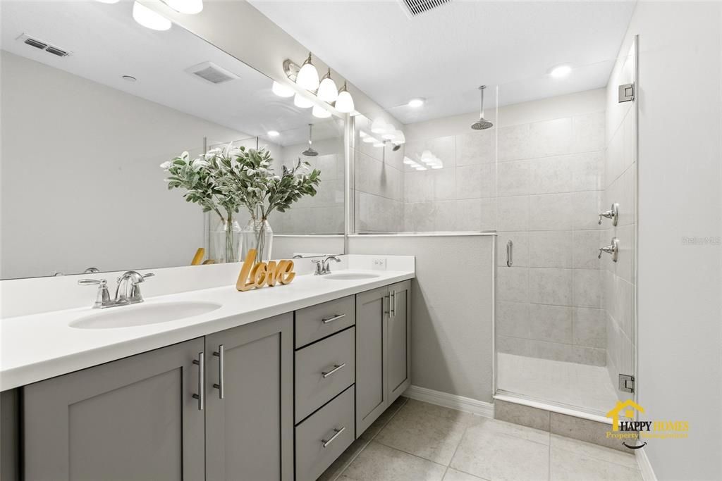 出租: $3,100 (3 贝兹, 3 浴室, 2016 平方英尺)