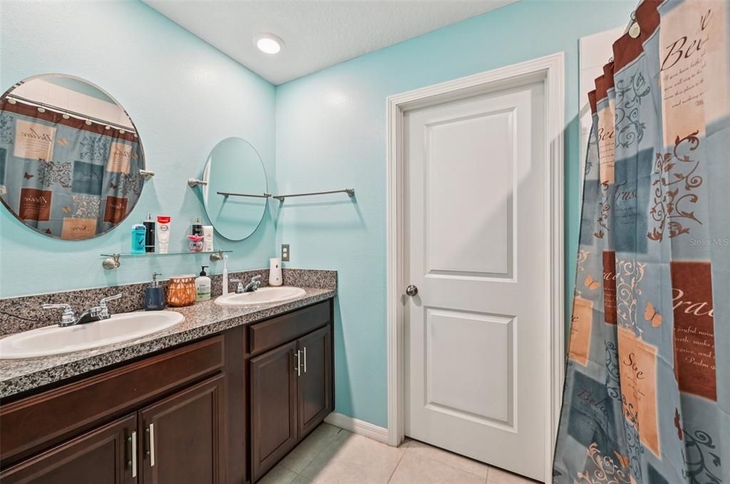 En Venta: $315,000 (4 camas, 2 baños, 1914 Pies cuadrados)