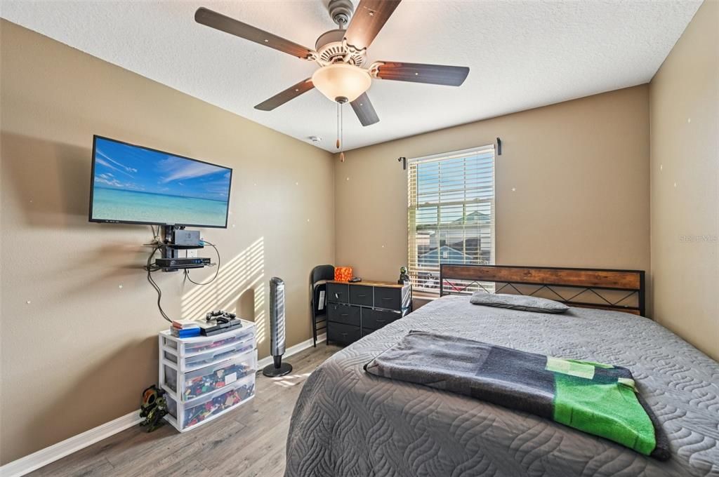 En Venta: $315,000 (4 camas, 2 baños, 1914 Pies cuadrados)