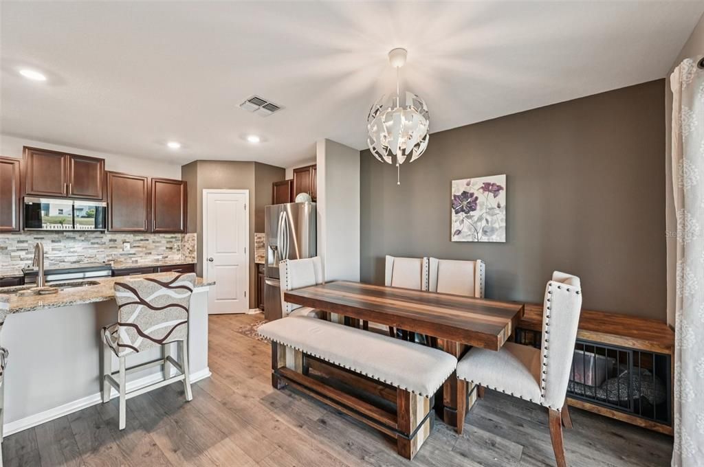 En Venta: $315,000 (4 camas, 2 baños, 1914 Pies cuadrados)