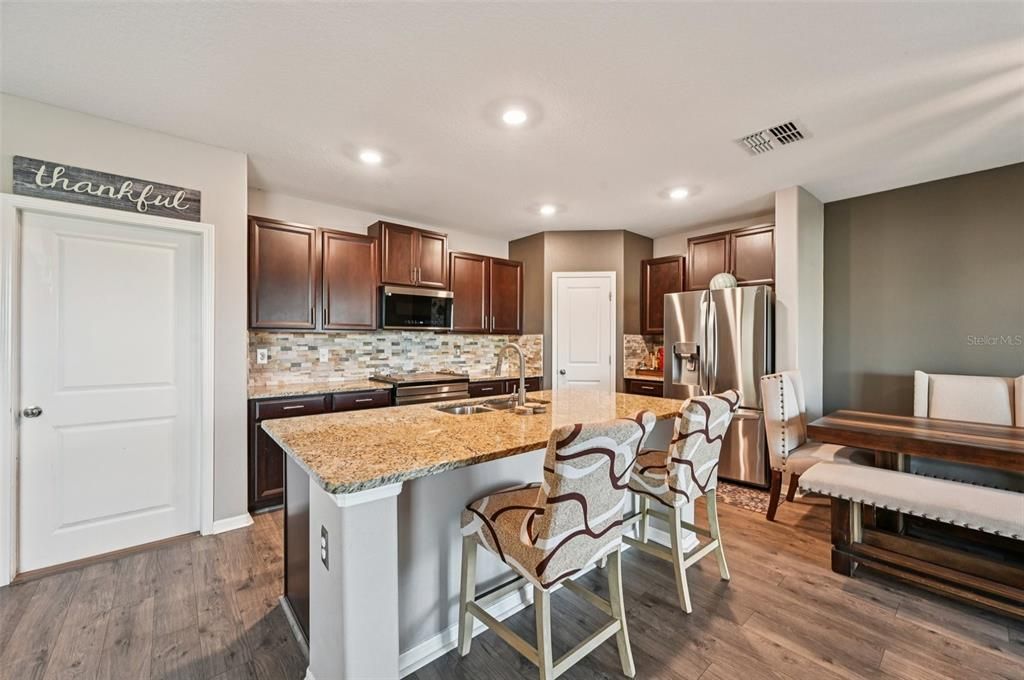 En Venta: $315,000 (4 camas, 2 baños, 1914 Pies cuadrados)