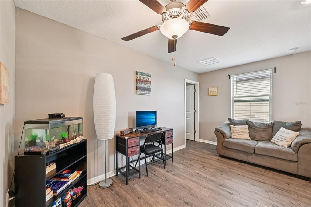 En Venta: $315,000 (4 camas, 2 baños, 1914 Pies cuadrados)