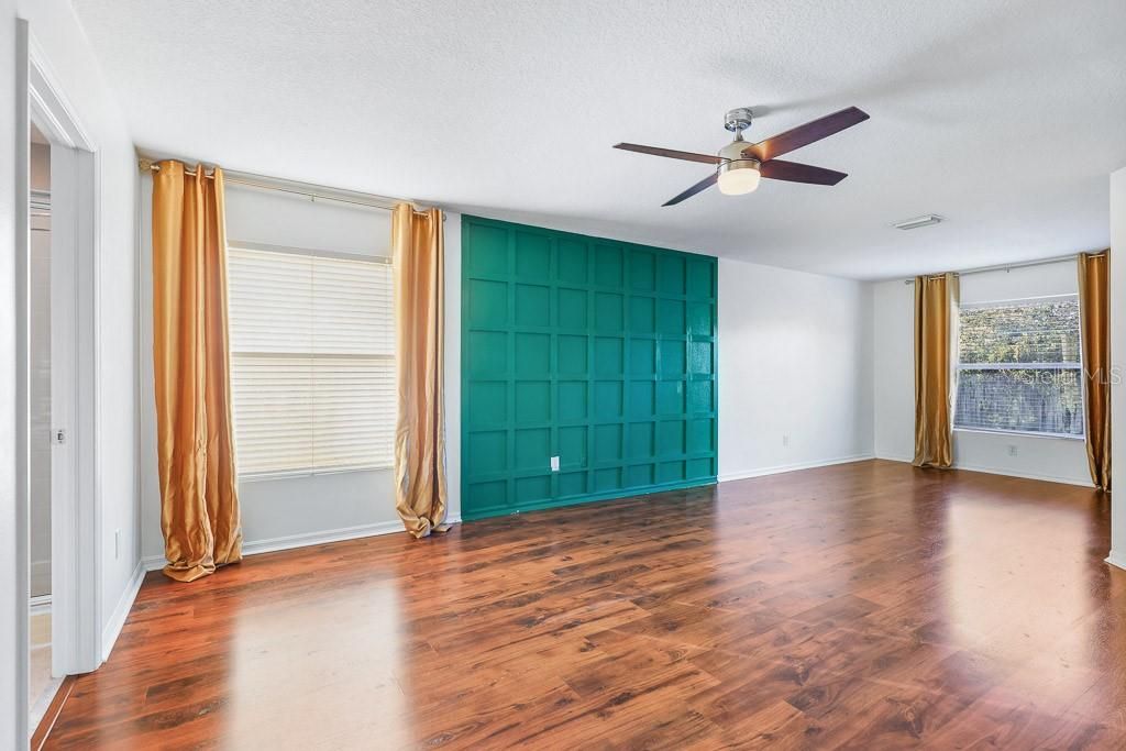 For Rent: $3,095 (4 beds, 2 baths, 2560 Square Feet)