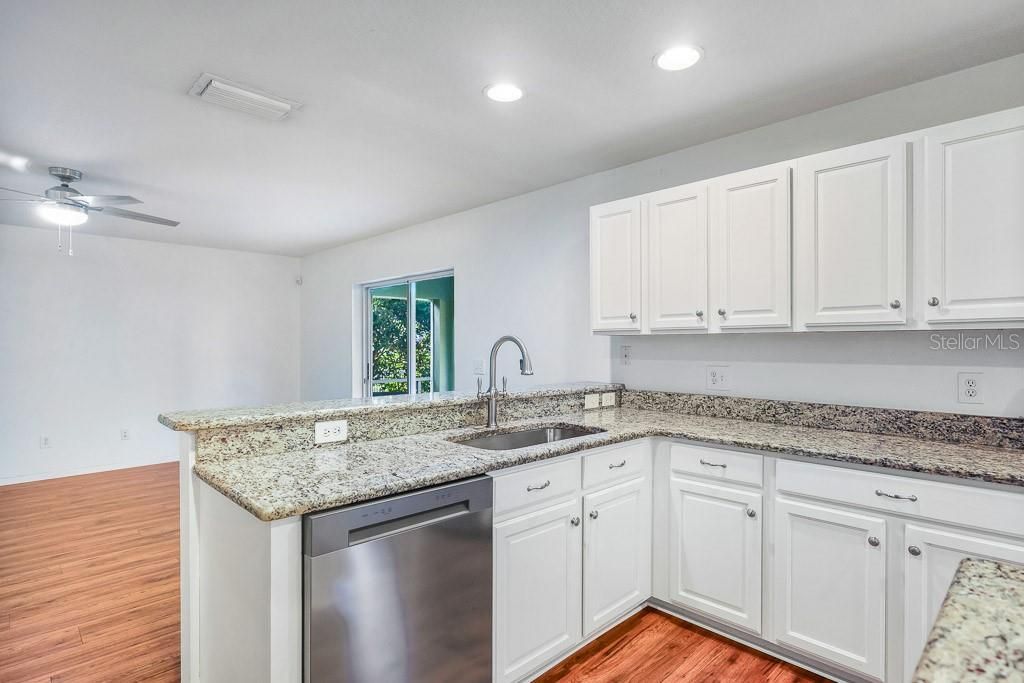 For Rent: $3,095 (4 beds, 2 baths, 2560 Square Feet)