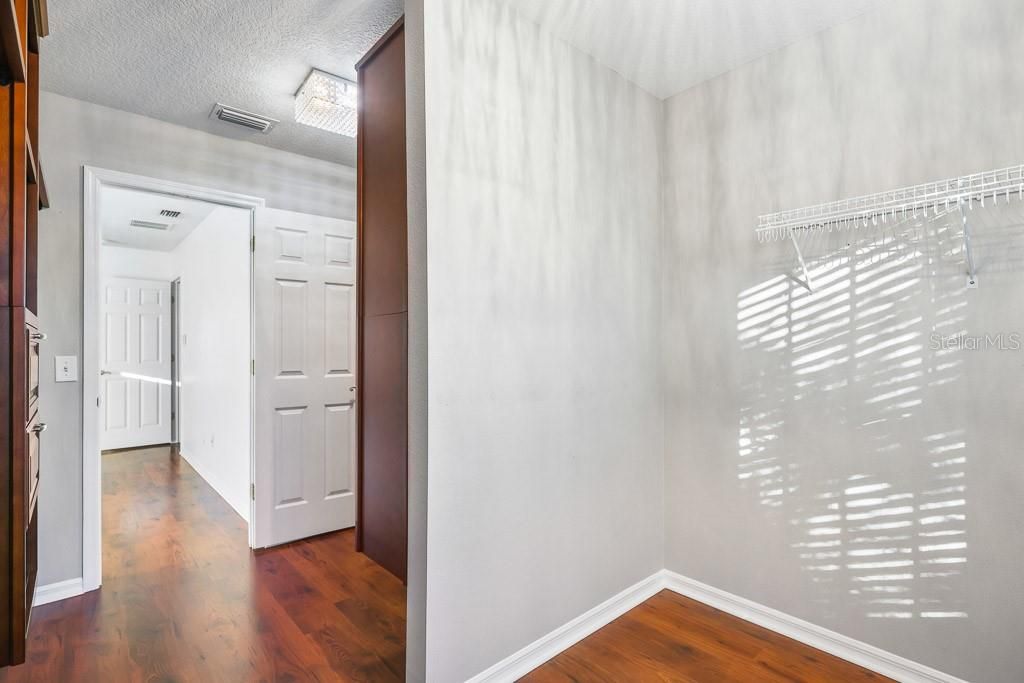 For Rent: $3,095 (4 beds, 2 baths, 2560 Square Feet)