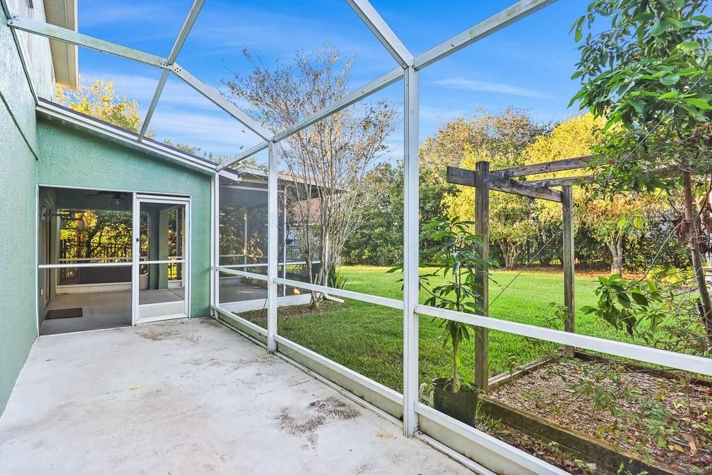 For Rent: $3,095 (4 beds, 2 baths, 2560 Square Feet)