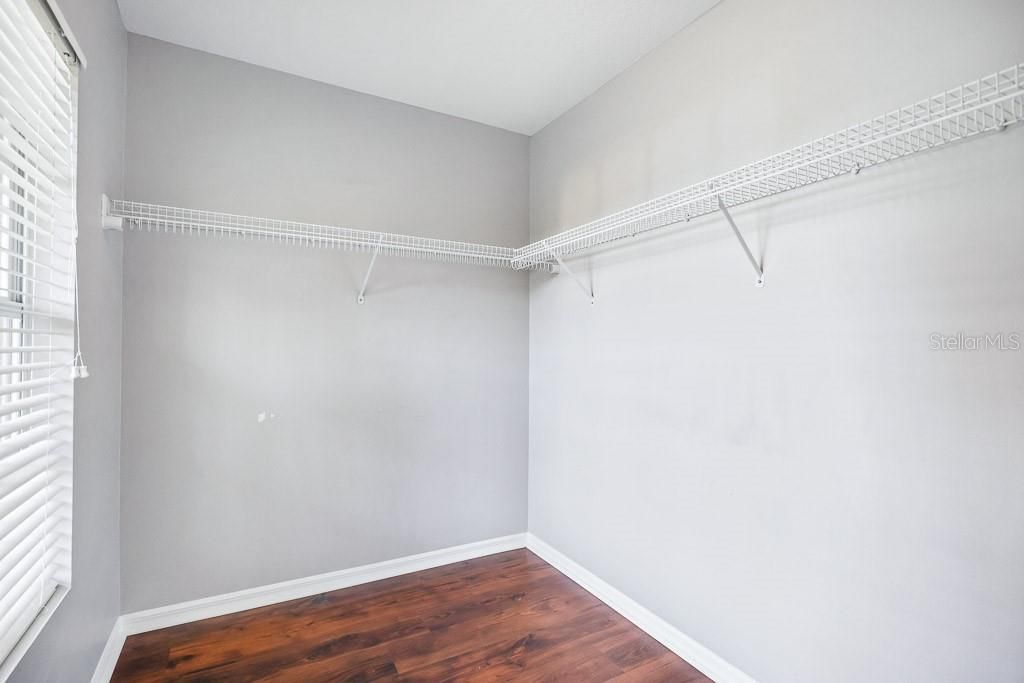 For Rent: $3,095 (4 beds, 2 baths, 2560 Square Feet)