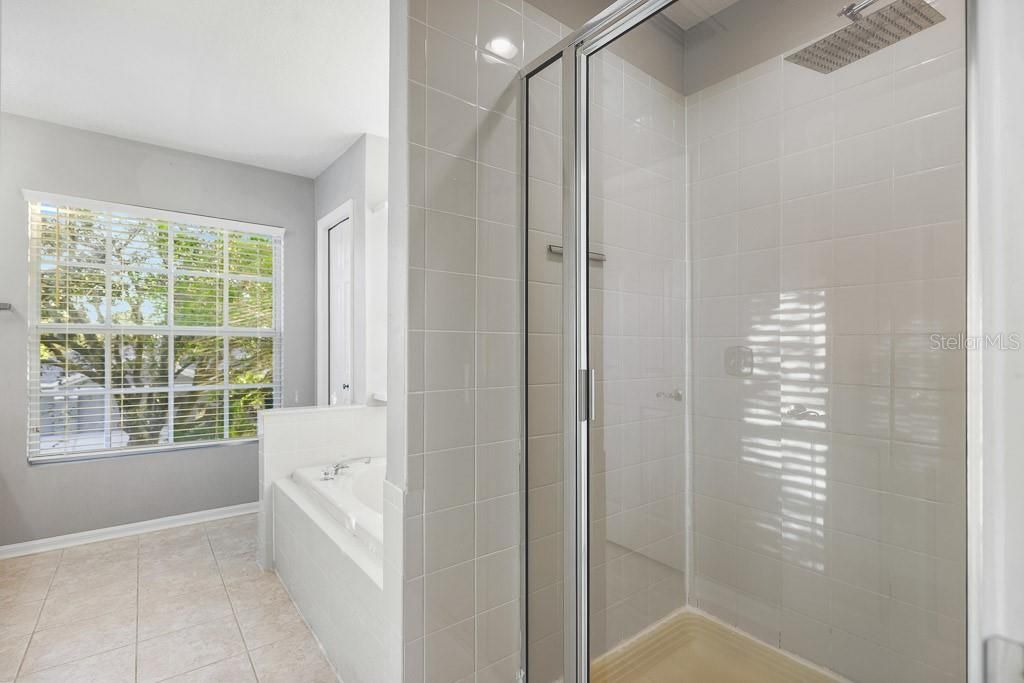 For Rent: $3,095 (4 beds, 2 baths, 2560 Square Feet)