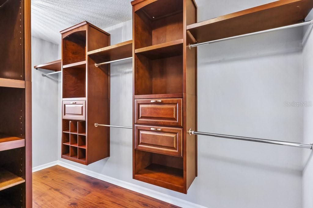 For Rent: $3,095 (4 beds, 2 baths, 2560 Square Feet)