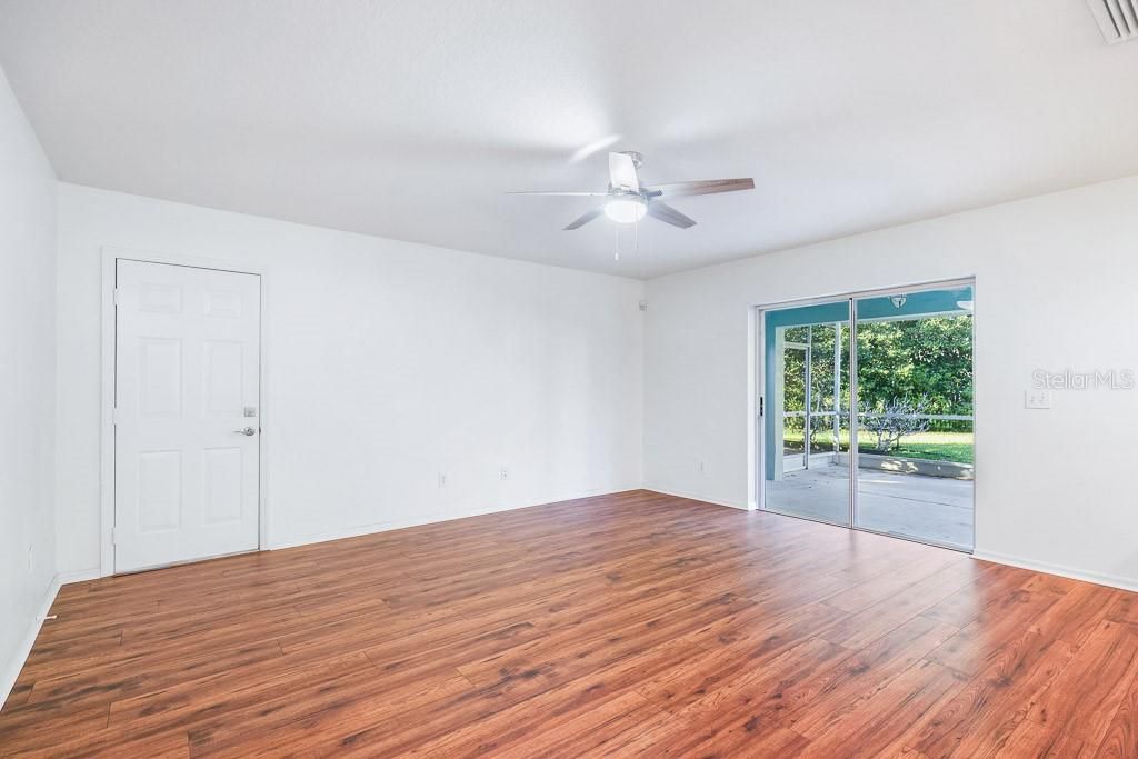 For Rent: $3,095 (4 beds, 2 baths, 2560 Square Feet)