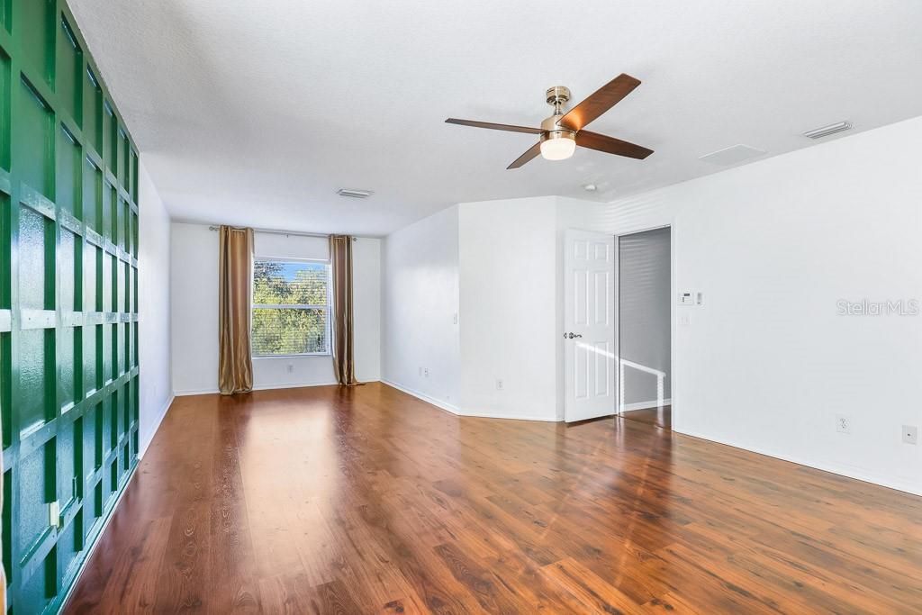 For Rent: $3,095 (4 beds, 2 baths, 2560 Square Feet)