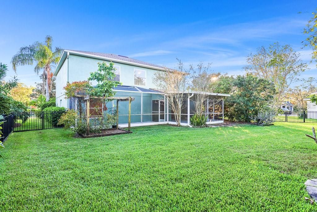 For Rent: $3,095 (4 beds, 2 baths, 2560 Square Feet)