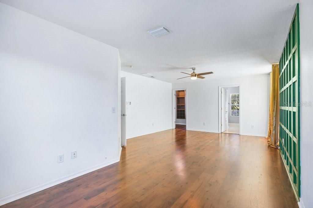 For Rent: $3,095 (4 beds, 2 baths, 2560 Square Feet)