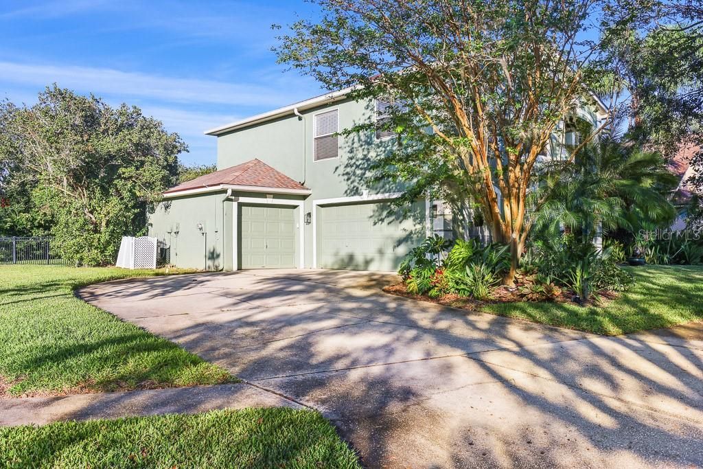 For Rent: $3,095 (4 beds, 2 baths, 2560 Square Feet)