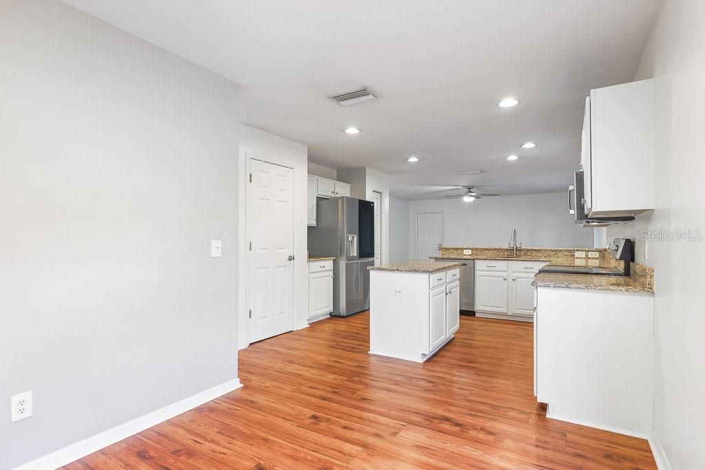 For Rent: $3,095 (4 beds, 2 baths, 2560 Square Feet)