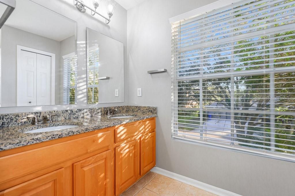 For Rent: $3,095 (4 beds, 2 baths, 2560 Square Feet)