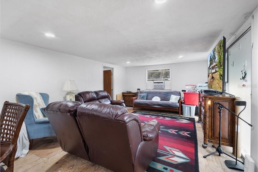 На продажу: $50,000 (3 спален, 1 ванн, 1484 Квадратных фут)