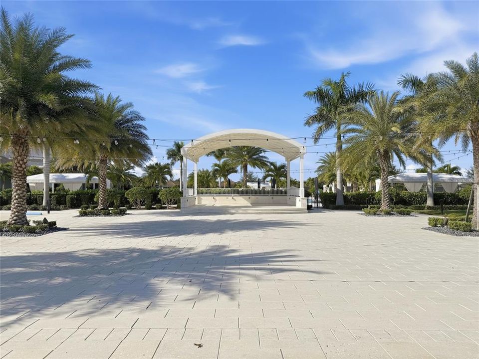 For Sale: $549,900 (2 beds, 2 baths, 1671 Square Feet)