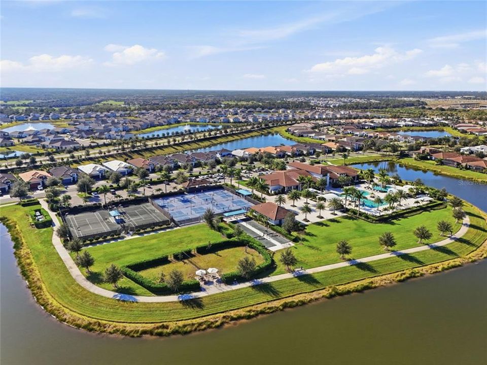 For Sale: $549,900 (2 beds, 2 baths, 1671 Square Feet)