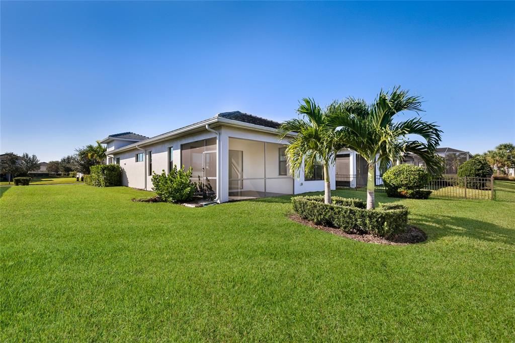 For Sale: $549,900 (2 beds, 2 baths, 1671 Square Feet)