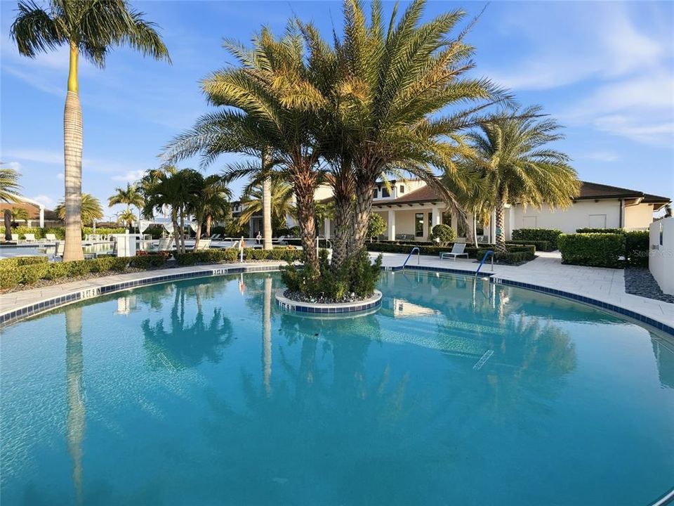 For Sale: $549,900 (2 beds, 2 baths, 1671 Square Feet)