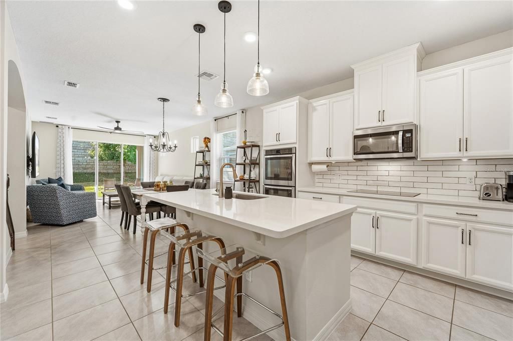 For Sale: $565,000 (4 beds, 3 baths, 2546 Square Feet)