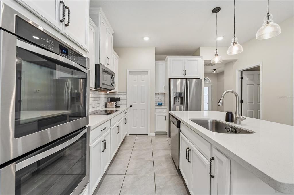 For Sale: $565,000 (4 beds, 3 baths, 2546 Square Feet)