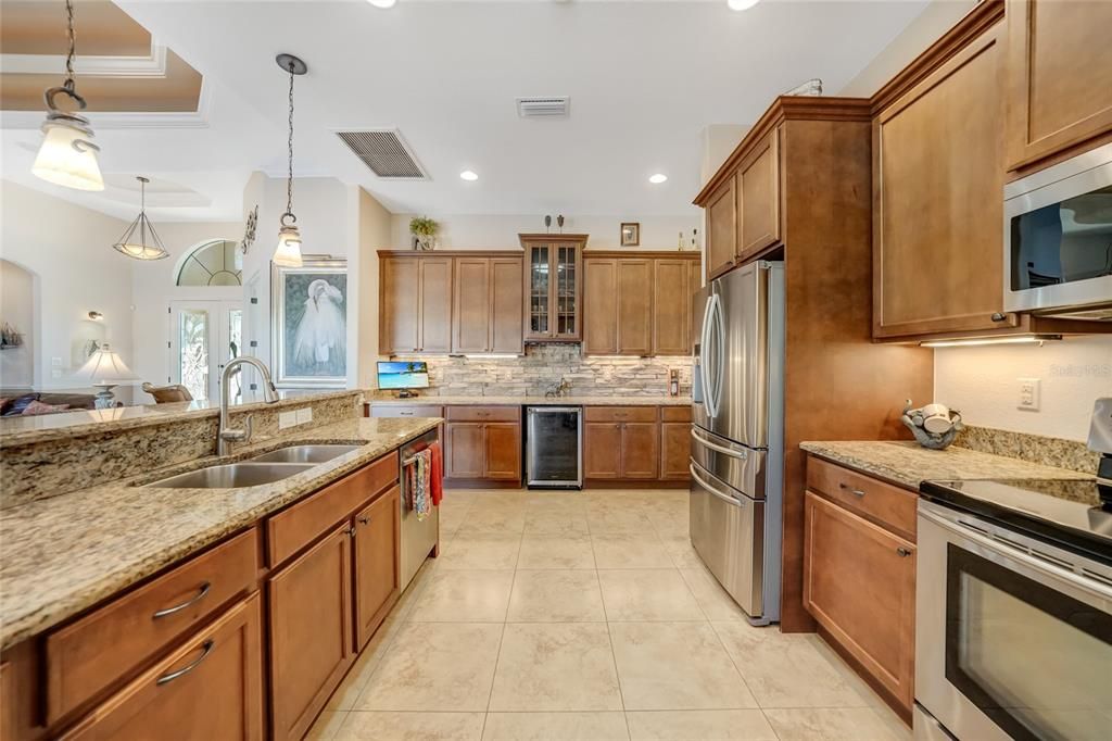 For Sale: $699,000 (3 beds, 2 baths, 2287 Square Feet)