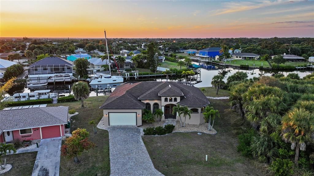 For Sale: $699,000 (3 beds, 2 baths, 2287 Square Feet)