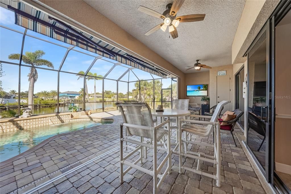 For Sale: $699,000 (3 beds, 2 baths, 2287 Square Feet)