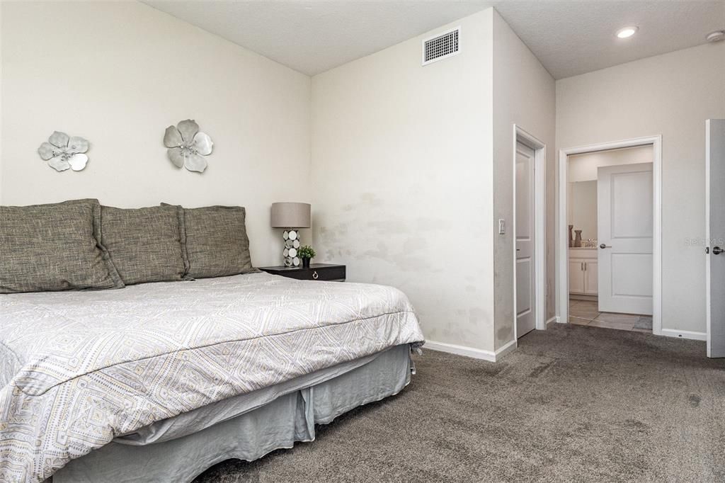 En Venta: $335,000 (2 camas, 2 baños, 1388 Pies cuadrados)