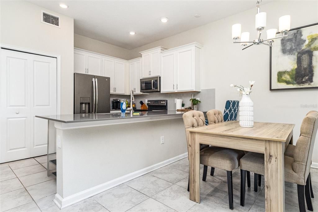 En Venta: $335,000 (2 camas, 2 baños, 1388 Pies cuadrados)