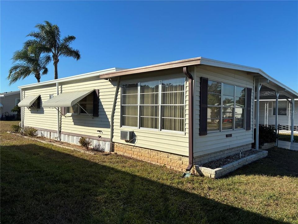 For Sale: $115,000 (2 beds, 2 baths, 768 Square Feet)