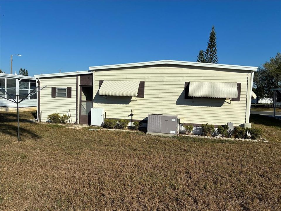 For Sale: $115,000 (2 beds, 2 baths, 768 Square Feet)